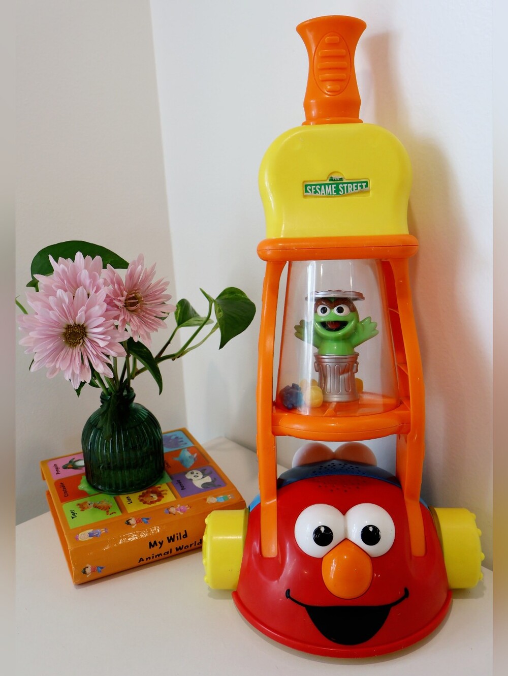 2005 Mattel Sesame Street Workshop 2 in 1 Elmo Cookie Monster Giggle Vacuum